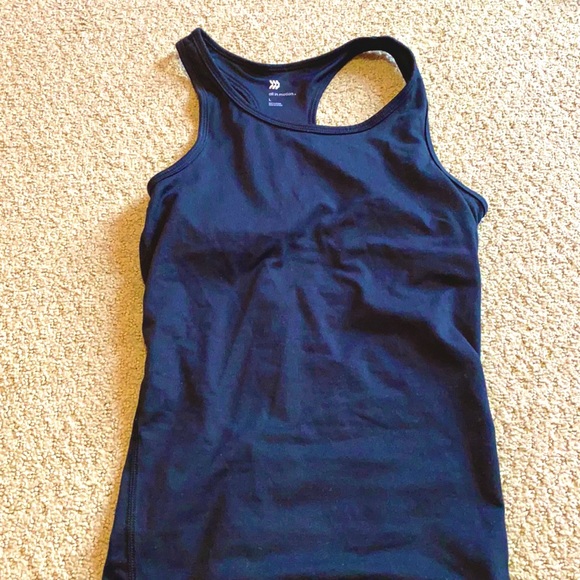 Athletic top! - Picture 1 of 1